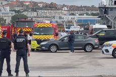 Barco con decenas de migrantes naufraga en Canal de la Mancha frente a Francia; hay 12 muertos