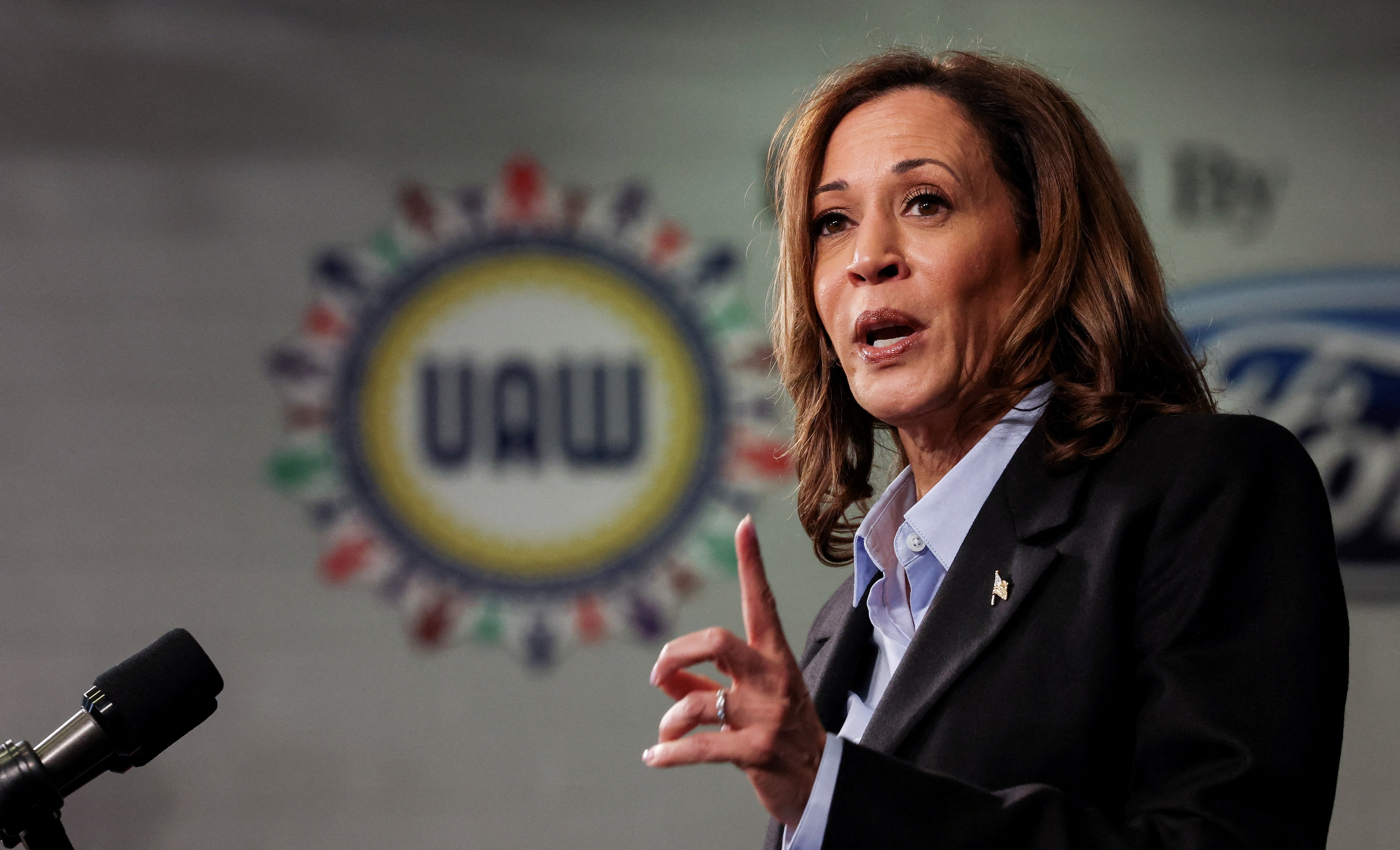 Kamala Harris ha recaudado tanto desde que reemplazó a Joe Biden en la condienda presidencial que ahora está entregando parte del capital a otras campañas demócratas