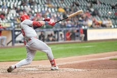 Con sencillo de Siani, Cardenales vencen 7-4 a Cerveceros en 12 innings