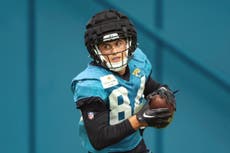 Rees-Zammit, estrella galesa de rugby, tendrá otra oportunidad en la NFL con nuevo equipo y posición