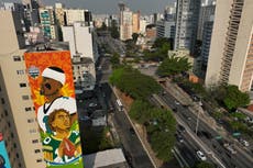 Mural en Sao Paulo muestra a Jalen Hurts y Jordan Love