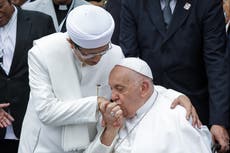 Papa e imán de mezquita Istiqlal lanzan llamado a luchar contra la violencia y a proteger el planeta