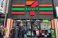 Operador japonés de la cadena de tiendas 7-Eleven rechaza la oferta de adquisición de Couche-Tard