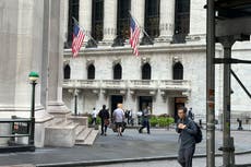 Wall Street sufre marcada caída y registra su peor semana en casi 18 meses