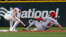 Rangers se recuperan de déficit de 2 carreras para vencer 6-4 a Angelinos