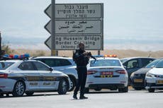 Un tiroteo en el paso fronterizo entre Jordania y Cisjordania mata a 3 israelíes