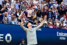 Jannik Sinner tiene 23 años, es el número 1 y suma un par de títulos de Grand Slam