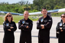 Cápsula de SpaceX parte con multimillonario a bordo para primer paseo espacial privado