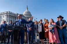 Congreso de EEUU concede su más alto honor a los 13 soldados muertos en el retiro de Afganistán