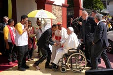 El papa llega a la acomodada Singapur tras una festiva visita a la humilde Timor Oriental