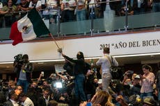 El Senado de México aprueba una controversial reforma judicial tras interrupción de manifestantes