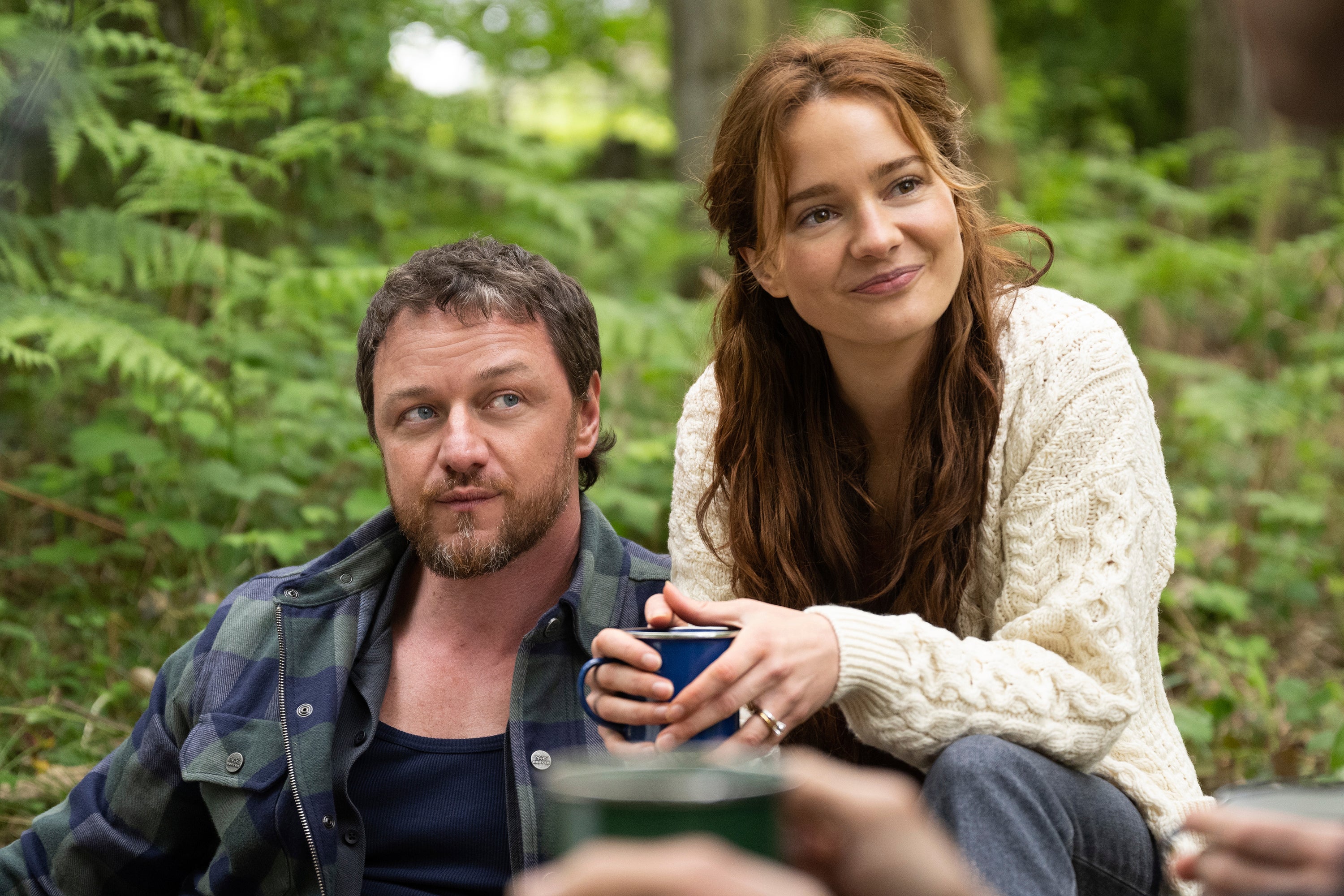 James McAvoy y Aisling Franciosi en No hables con extraños