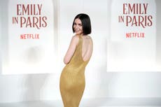 Lily Collins es “Emily en París”, Roma y Barcelona