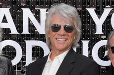 Alaban a Jon Bon Jovi por ayudar a una mujer en un puente de Tennessee