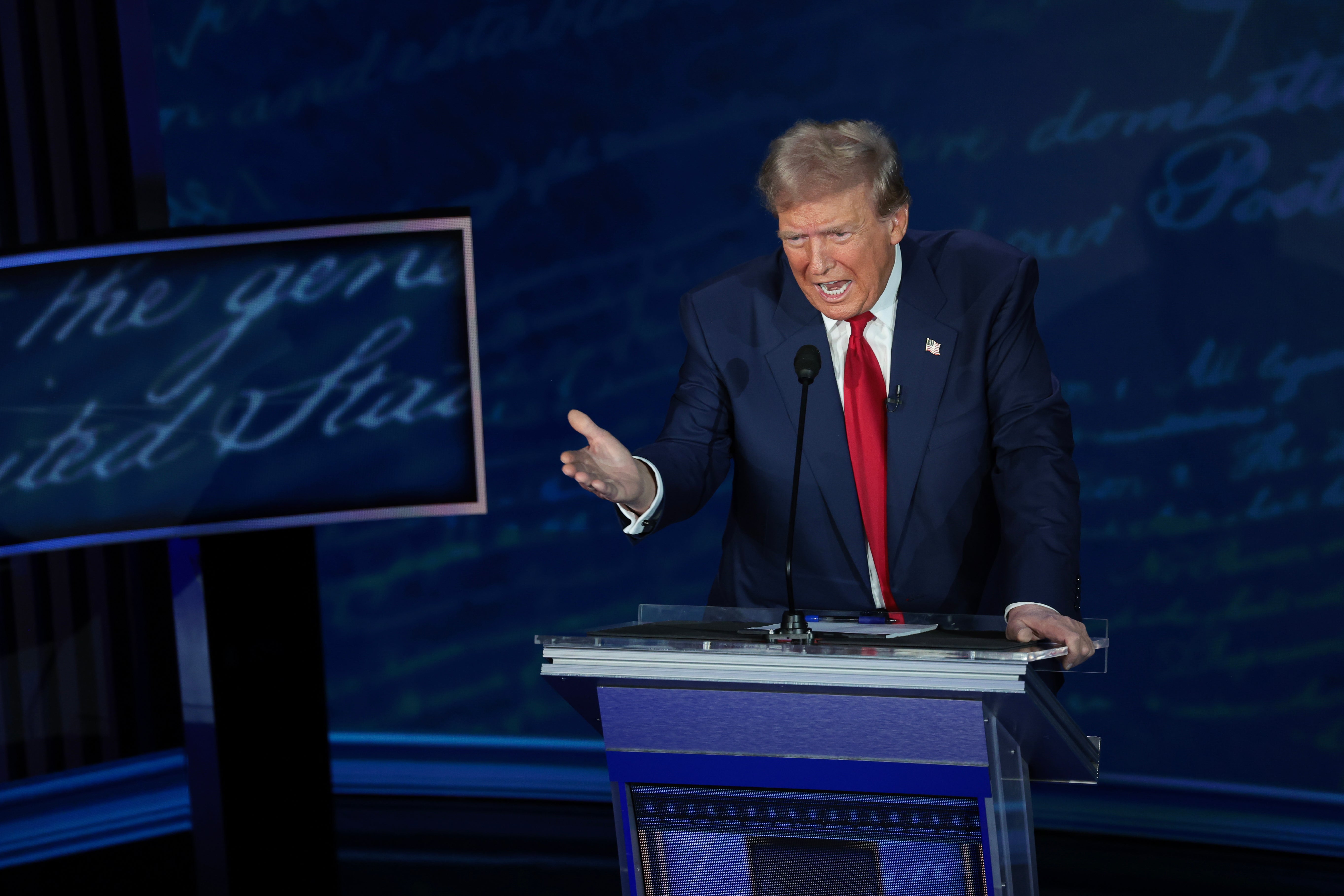 El expresidente reiteró el falso rumor en el escenario del debate (en la foto) a pesar de que la policía lo había desmentido un día antes