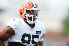 Garrett se pierde entrenamiento de Browns y su estatus para el domingo es incierto