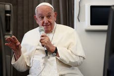 Papa Francisco reprocha a Harris y Trump sus posturas sobre aborto e inmigración