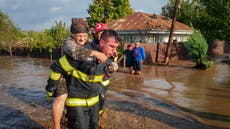 Intensas lluvias dejan cinco muertos y decenas de atrapados en Rumanía