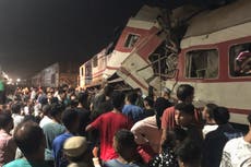Mueren 3 personas y 29 resultan heridas en choque de trenes en el delta del Nilo, Egipto
