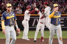 Suárez encabeza racimo de tres carreras en la 10ma; Diamondbacks vencen 11-10 a Cerveceros