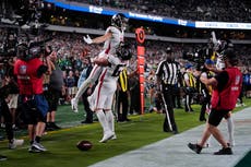 Con una impecable jugada de último minuto de Cousins, Falcons vencen 22-21 a Eagles