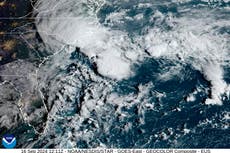 Perturbación lleva condiciones de tormenta tropical a partes de las Carolinas
