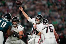 Cousins luce como un quarterback de 180 millones de dólares en triunfo de Falcons ante Eagles