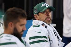 Aaron Rodgers se estrena en rivalidad Jets-Patriots