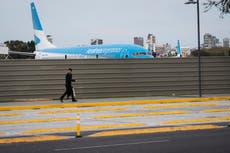 Gobierno advierte que privados podrían operar vuelos de Aerolíneas Argentinas si siguen protestas