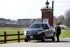 Presos apuñalan a guardias en cárcel de Massachusetts