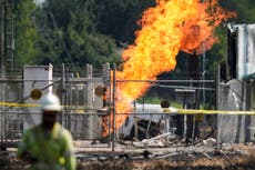 Hallan restos humanos en SUV que causó incendio en oleoducto de Houston