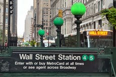 Wall Street cierra en alturas récord luego que la Fed redujo las tasas de interés