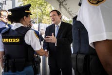 Jefe policial de Ciudad de Nueva York dice que autoridades federales registraron sus domicilios