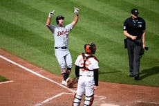 Meadows y Carpenter llevan a los Tigres a empate por el comodín, al vencer 4-3 a los Orioles