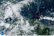 Emiten avisos de huracán para partes de Cuba y México, alertas de tormenta en sureste EEUU