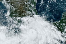 Huracán John azota la costa sur del Pacífico mexicano con inundaciones "potencialmente letales"