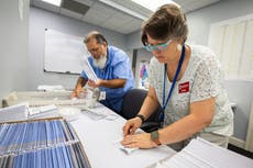 Varios estados en EEUU hacen cambios de última hora en sus reglas para votar