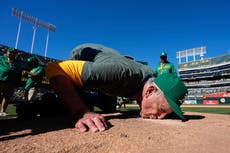 Atléticos se despiden de Oakland, su casa desde 1968