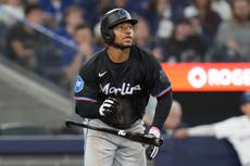 Edwards logra 3 triples y Marlins apabullan 15-5 a Azulejos