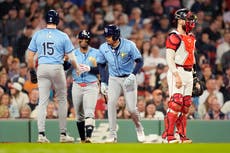 Lowe y Bradley guían a Rays a triunfo ante Medias Rojas, 2-1