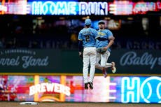 Con grand slam de Hoskins en la 1ra entrada, Cerveceros endilgan derrota dolorosa a Mets