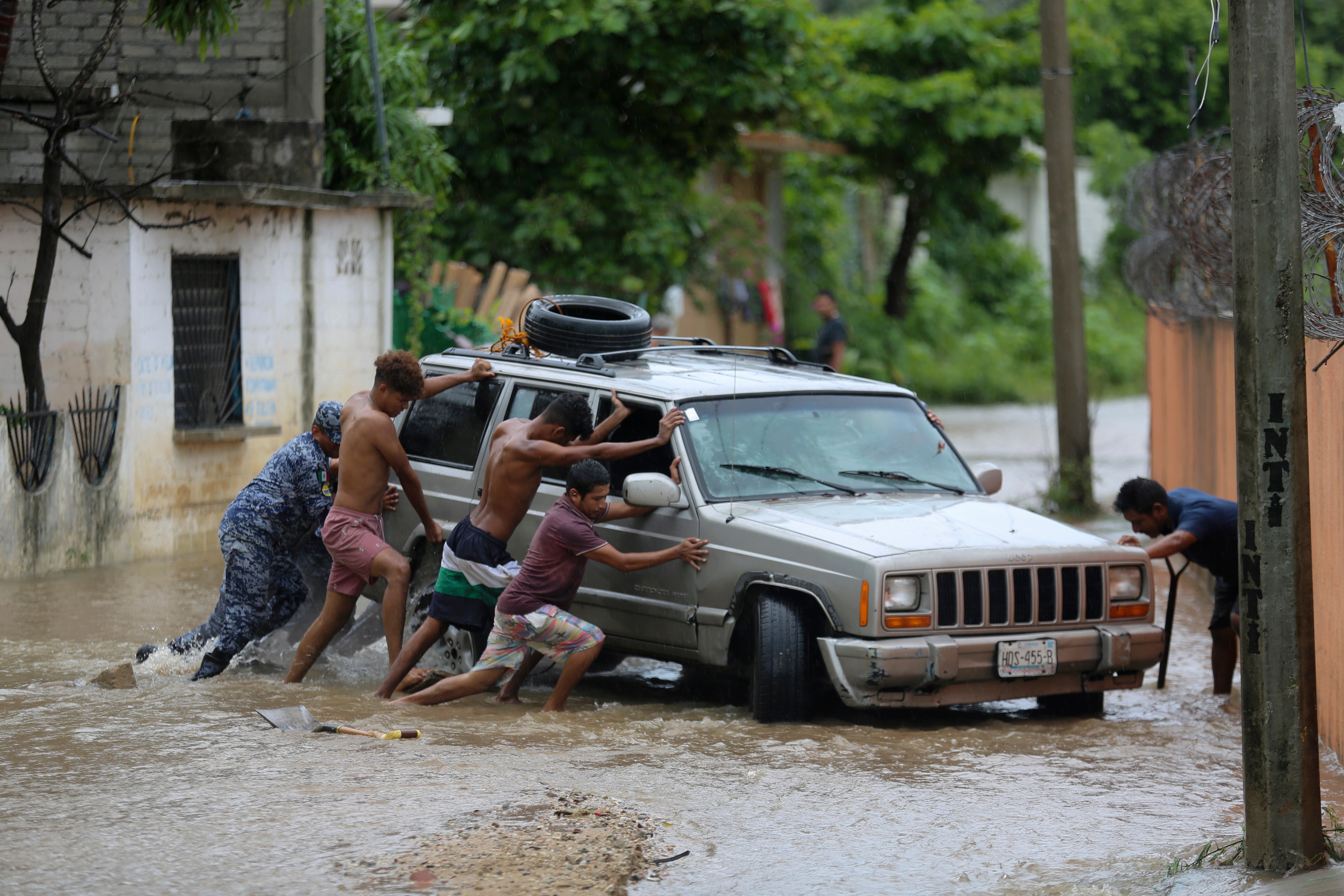 TORMENTAS-JOHN