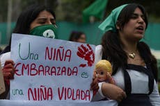 Cientos de mujeres marchan en ciudades de Latinoamérica por el derecho al aborto legal y seguro