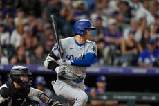 Ohtani se acerca al líder bateador Arráez buscando la triple corona; Dodgers arrollan 13-2 a Rockies