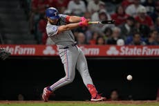 Rangers anotan 4 en la 9na y superan 9-8 a Angelinos