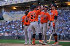 Orioles avanzan a playoffs con HRs de McCann y Kjerstad, vencen 6-2 a Mellizos