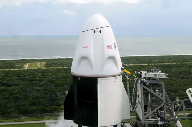 <p>La cápsula Crew-9 sobre un cohete Falcon 9 en la estación espacial de Cabo Cañaveral, Florida, el 28 de septiembre de 2024</p>