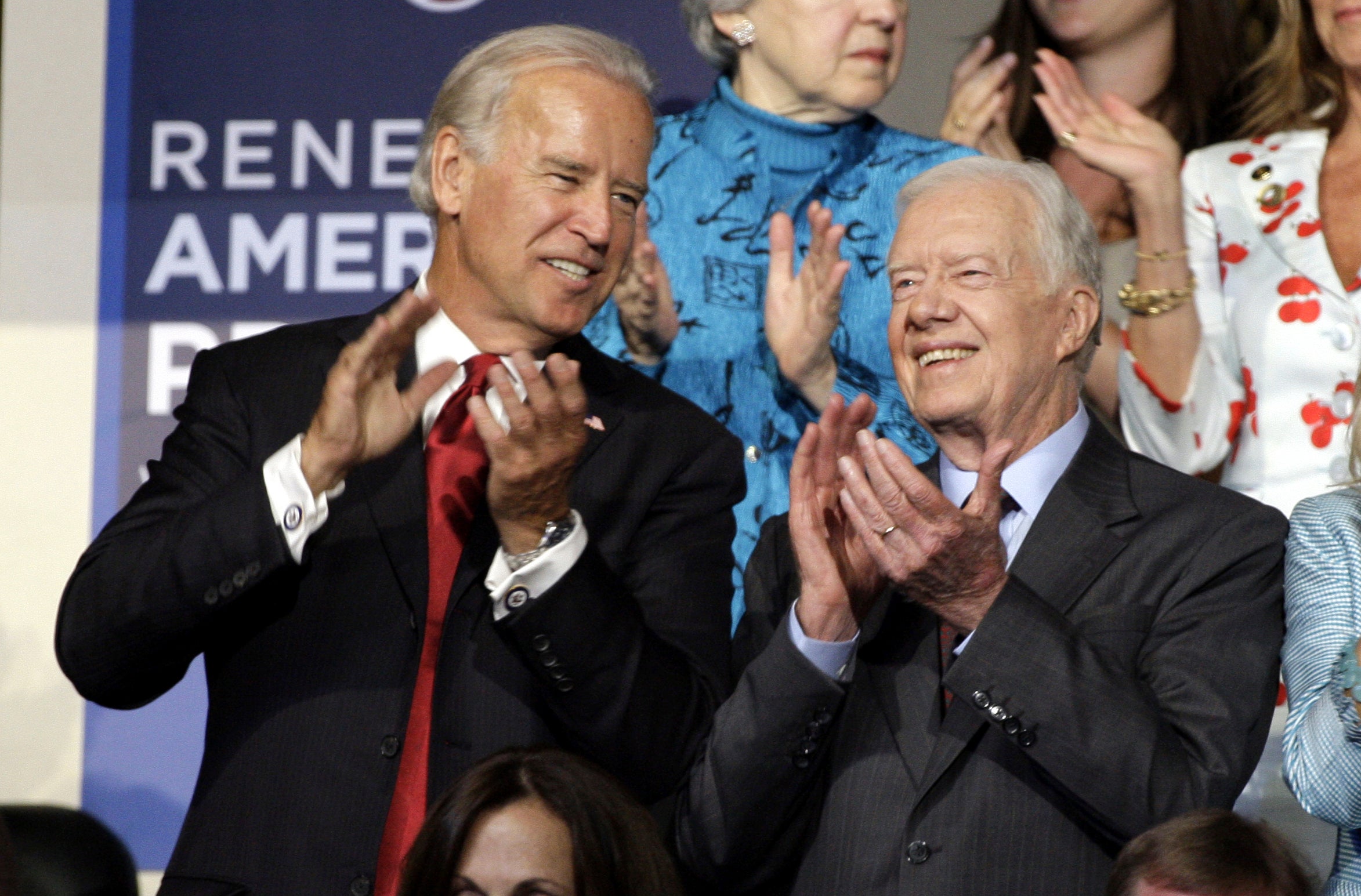 El entonces senador Joe Biden con Carter en la Convención Nacional Demócrata de Denver en 2008