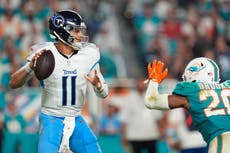 Rudolph suple a Levis y lidera triunfo de Titans 31-12 ante Dolphins