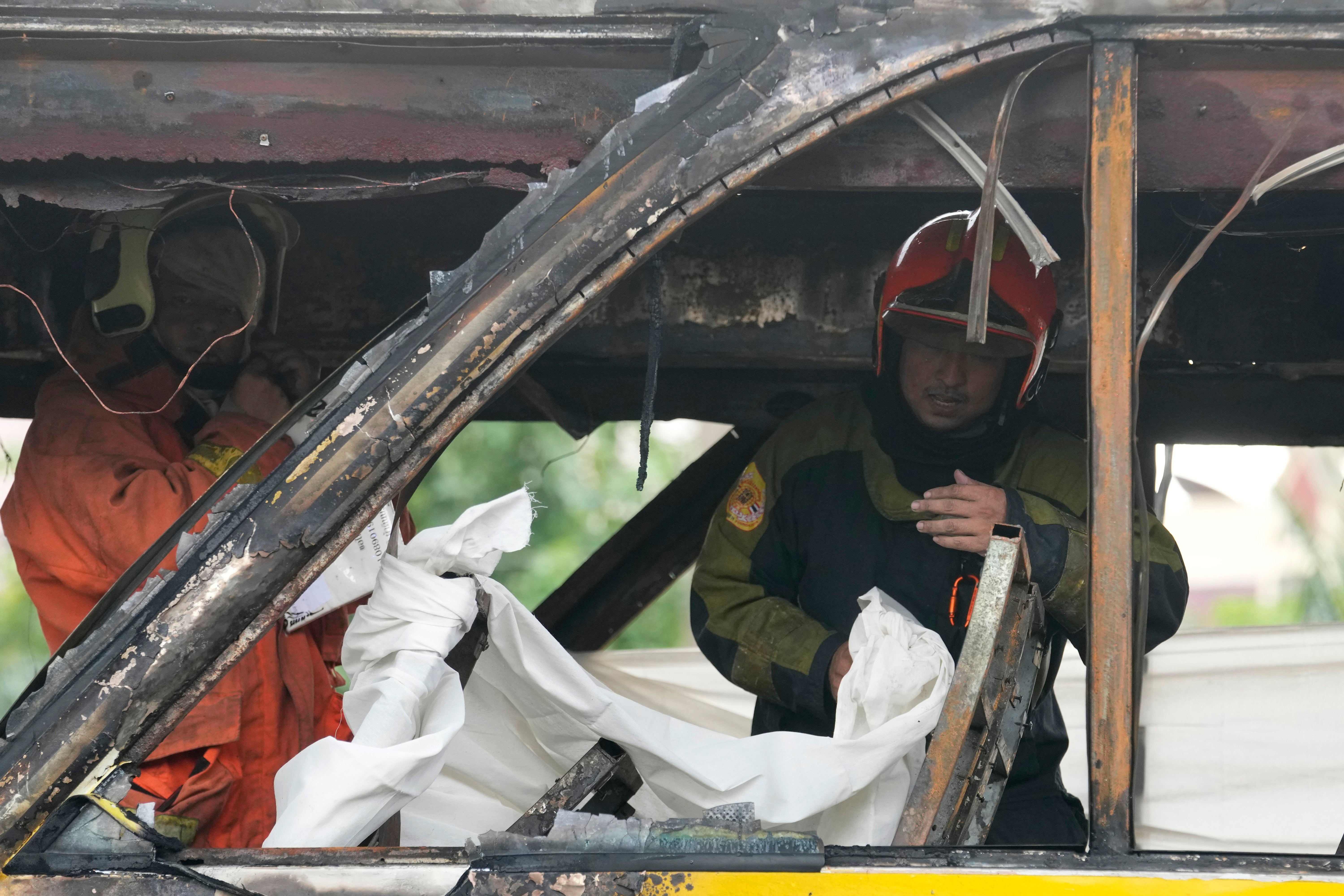 TAILANDIA-AUTOBÚS INCENDIADO